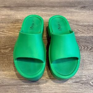 ROUGE Helium Kelly Green Chunky Platform Slide Sandals